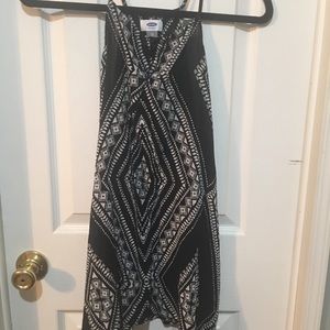 Old Navy black and white print top. Size XL